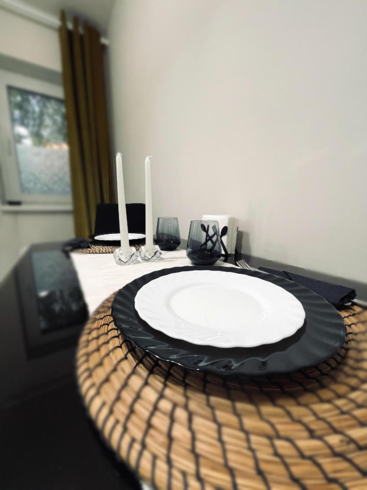 Jsn House - Private Parking & Premium Services Bucureşti Ngoại thất bức ảnh