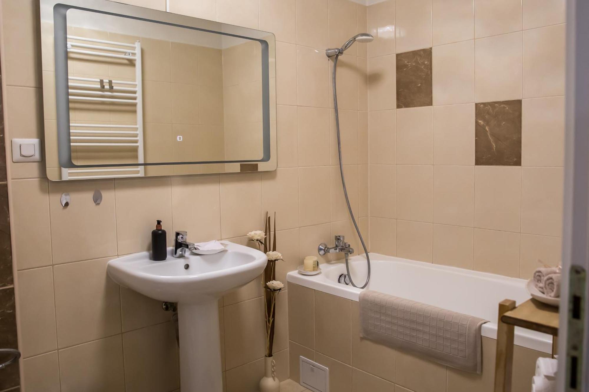 Jsn House - Private Parking & Premium Services Bucureşti Ngoại thất bức ảnh