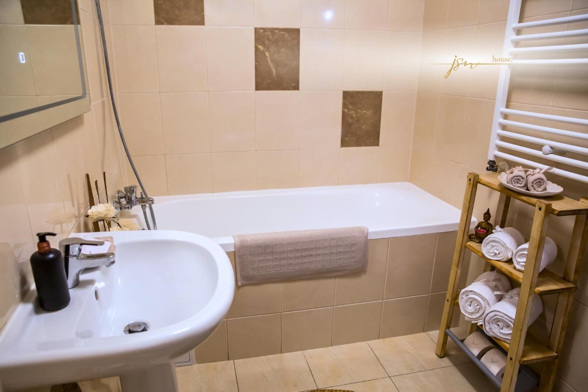 Jsn House - Private Parking & Premium Services Bucureşti Ngoại thất bức ảnh